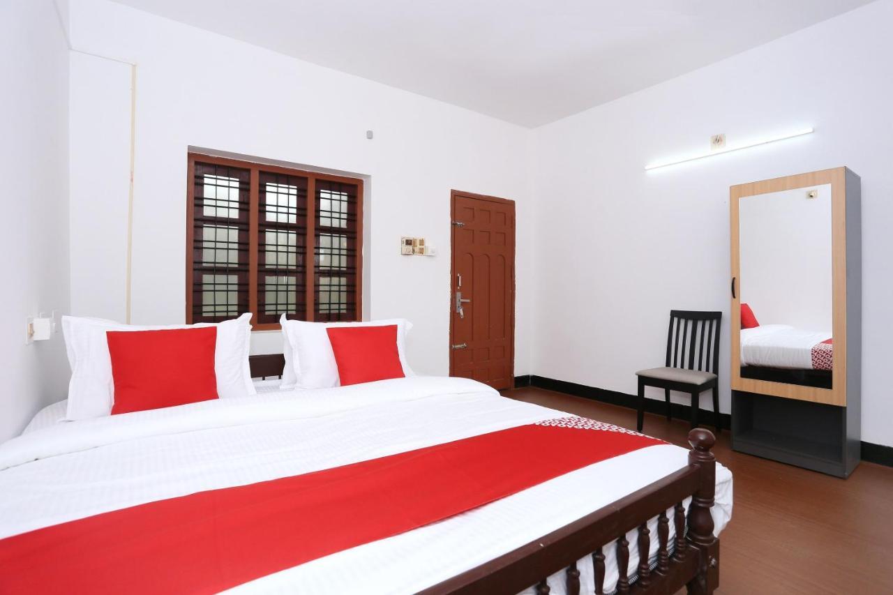 Oyo Flagship Kaveri Tourist Home Guruvāyūr Екстериор снимка