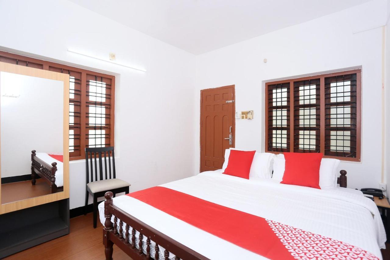 Oyo Flagship Kaveri Tourist Home Guruvāyūr Екстериор снимка