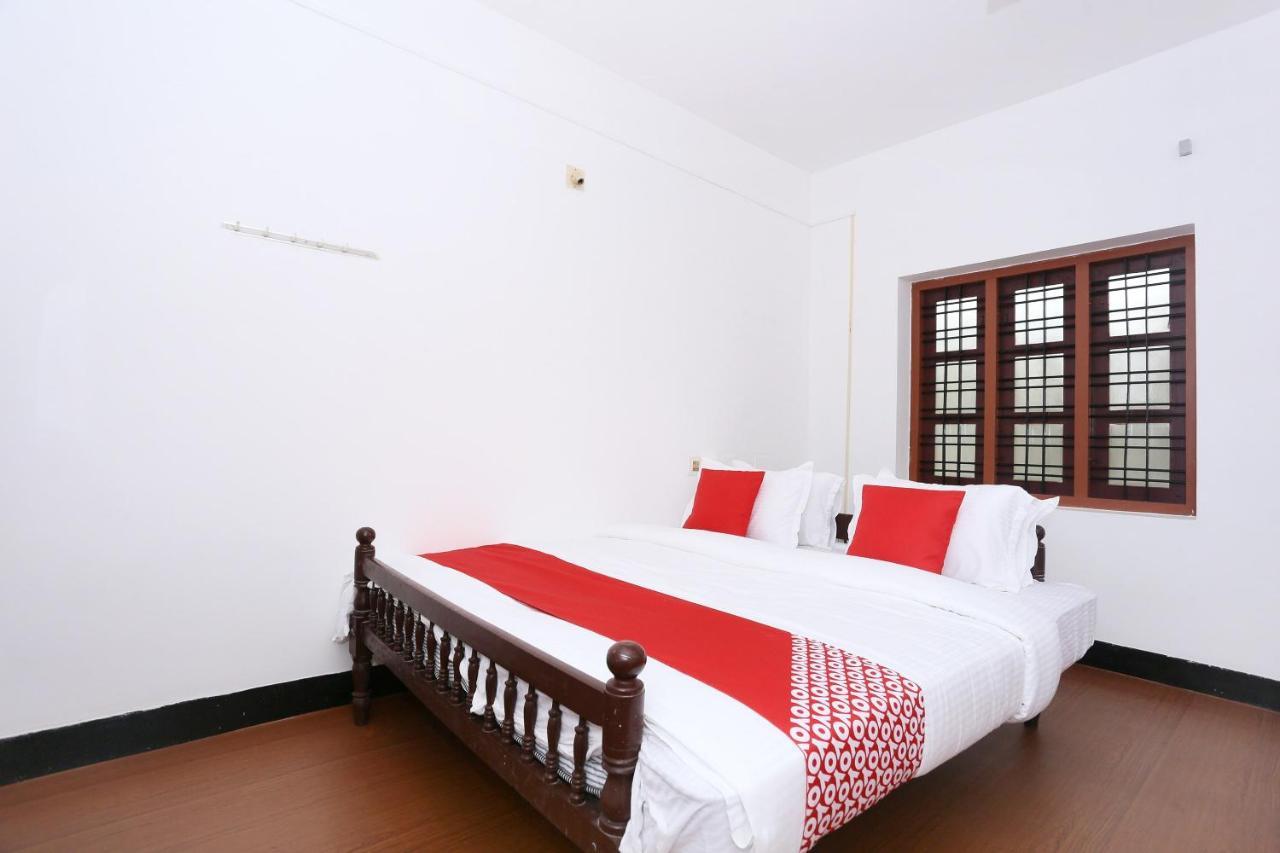 Oyo Flagship Kaveri Tourist Home Guruvāyūr Екстериор снимка