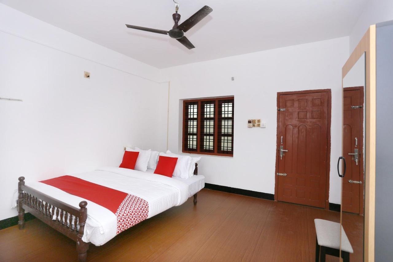 Oyo Flagship Kaveri Tourist Home Guruvāyūr Екстериор снимка