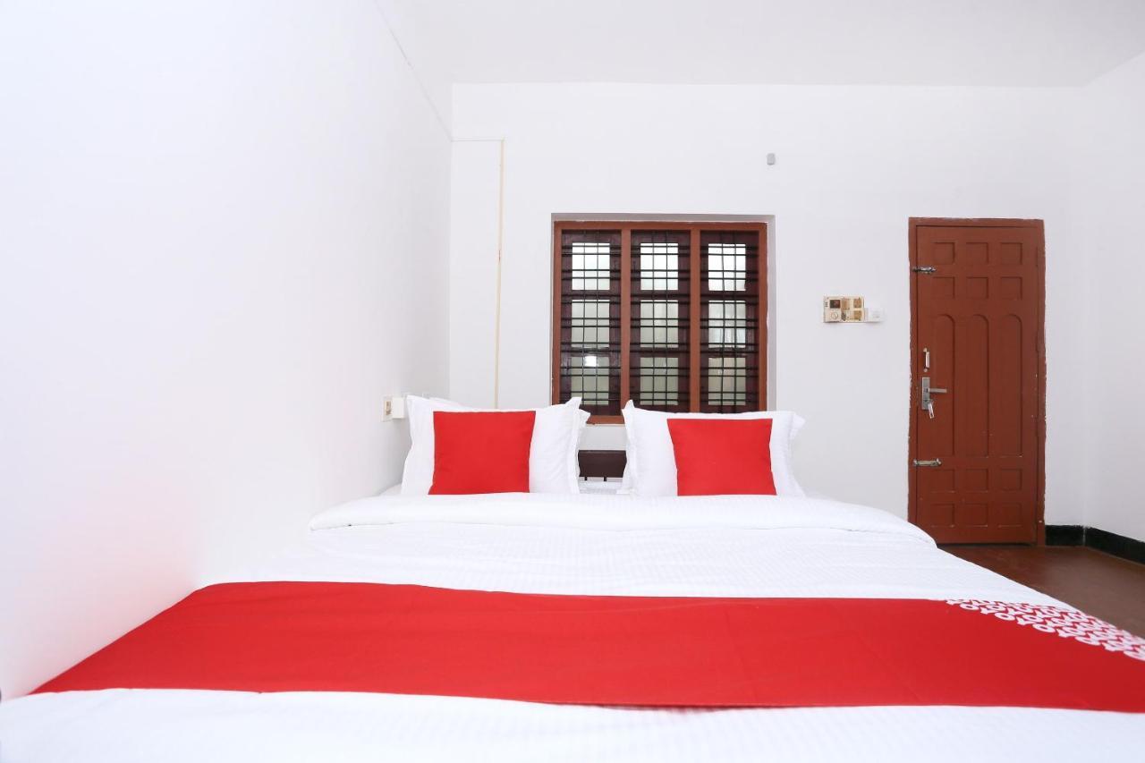 Oyo Flagship Kaveri Tourist Home Guruvāyūr Екстериор снимка
