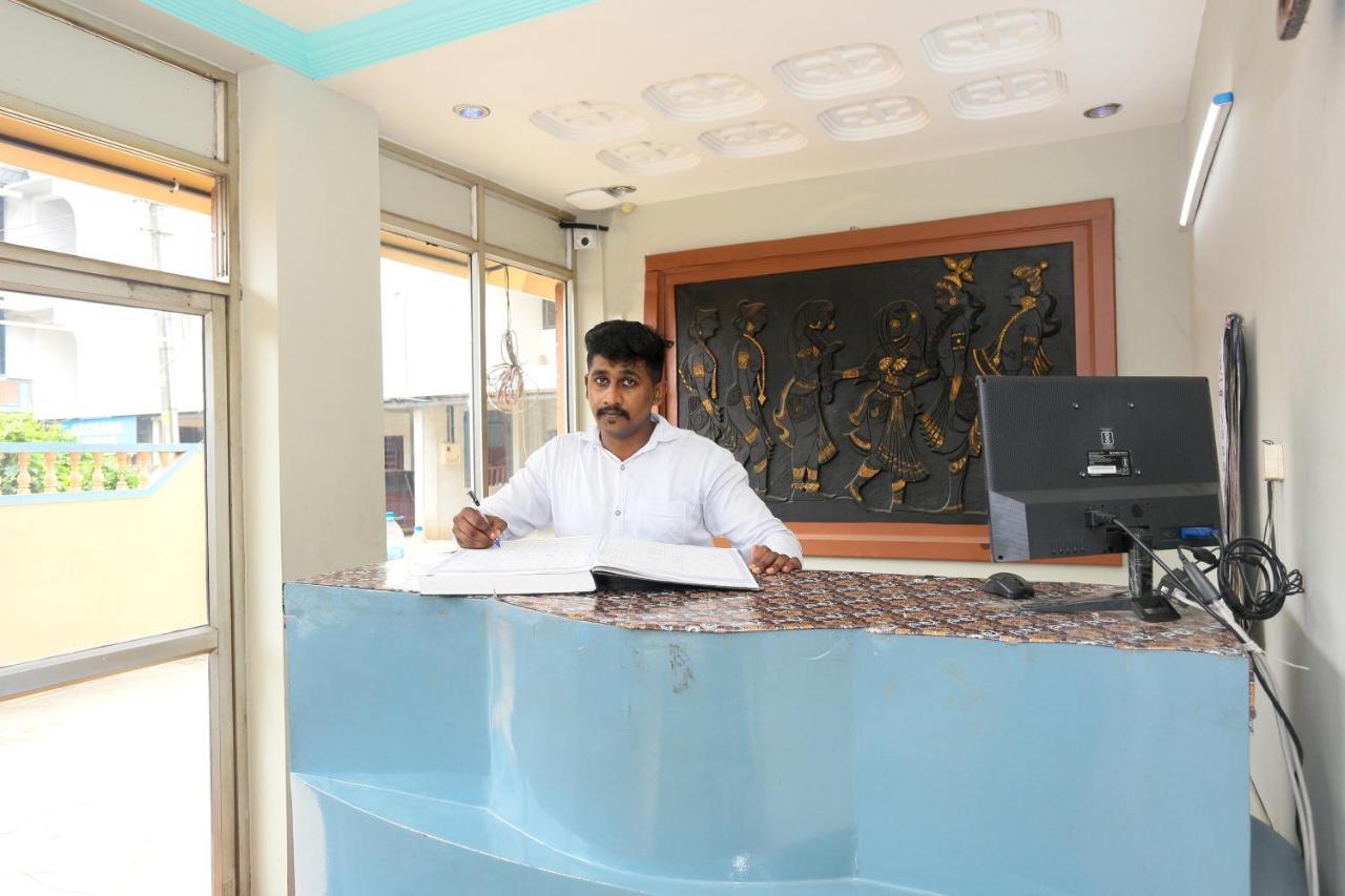 Oyo Flagship Kaveri Tourist Home Guruvāyūr Екстериор снимка