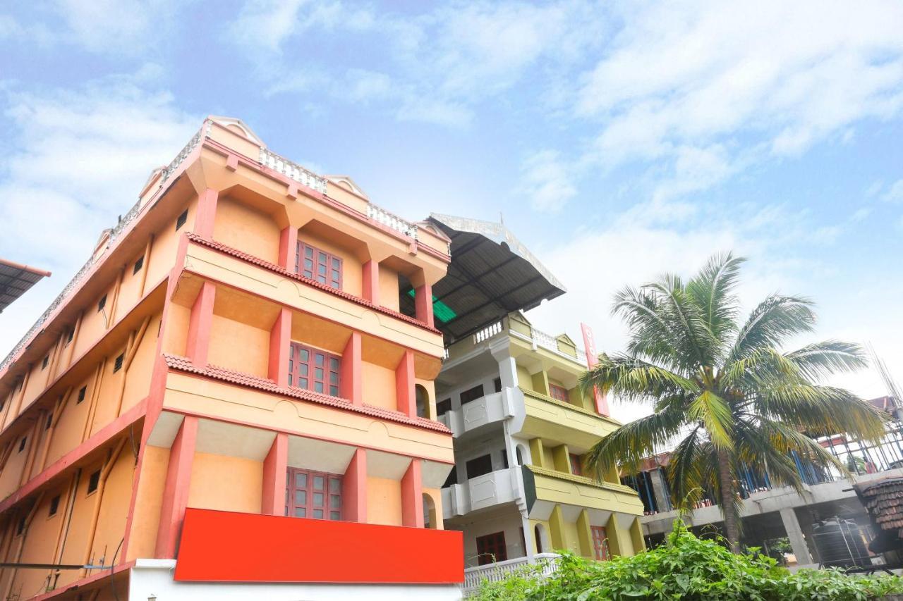 Oyo Flagship Kaveri Tourist Home Guruvāyūr Екстериор снимка