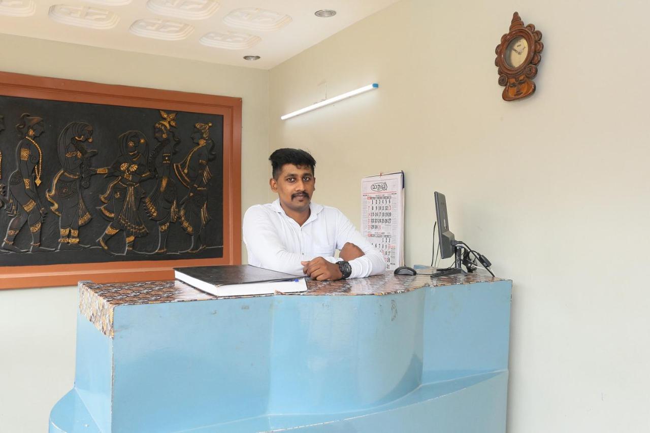 Oyo Flagship Kaveri Tourist Home Guruvāyūr Екстериор снимка