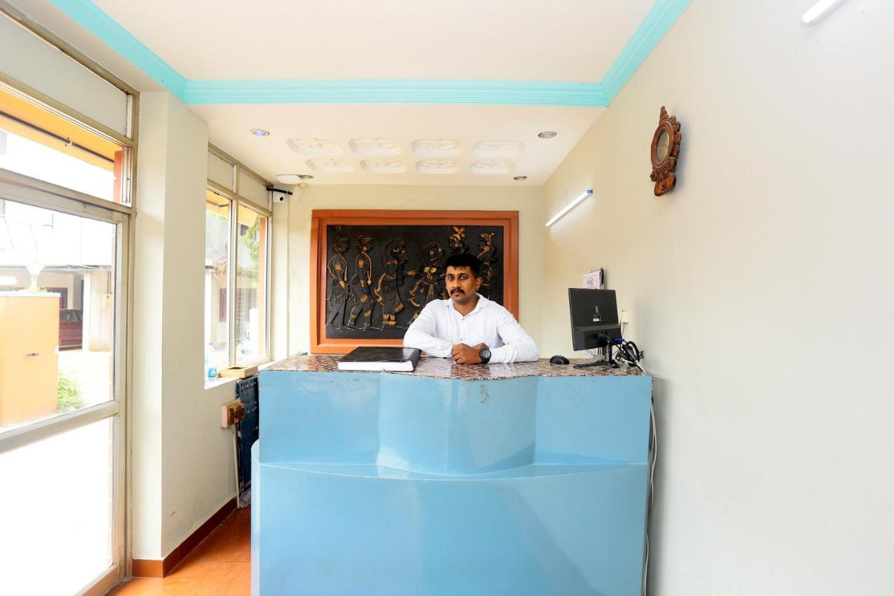 Oyo Flagship Kaveri Tourist Home Guruvāyūr Екстериор снимка